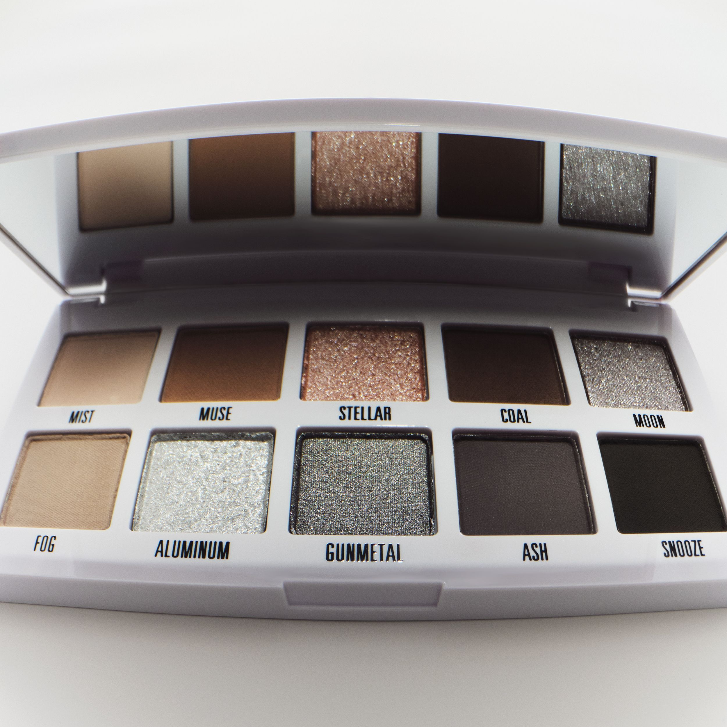 Kylie Jenner lança paleta de sombras pigmentadas no Brasil • Divulgação