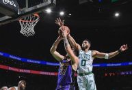 Jayson Tatum brilha com 40 pontos e Celtics derrotam Lakers por 111-101