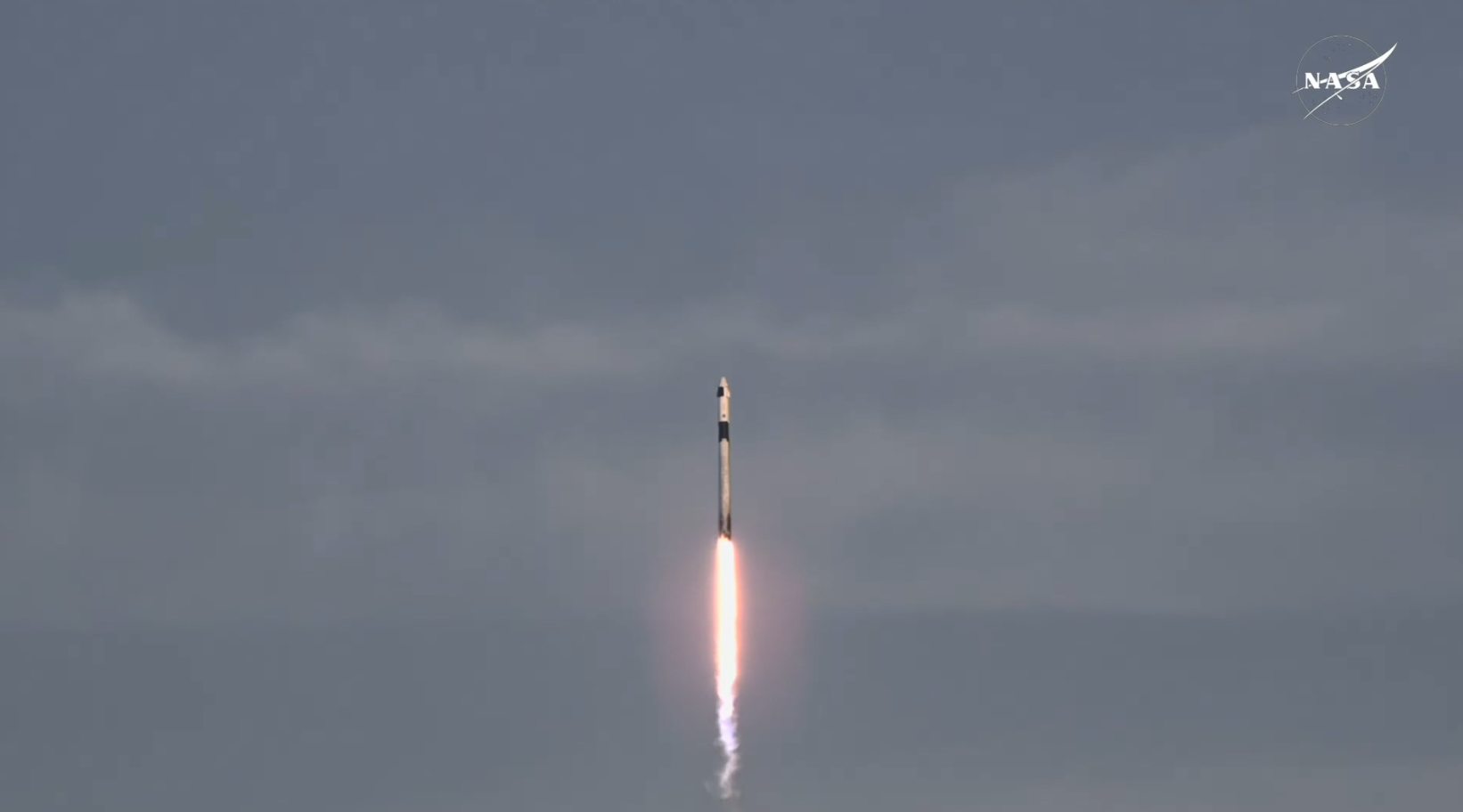 SpaceX lançou uma tripulação de astronautas que assumirá as funções na Estação Espacial Internacional