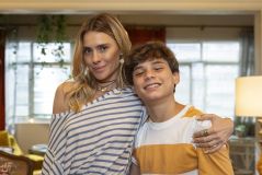 Leila (Carolina Dieckmann) e o filho Bruno (Miguel Moro) no remake de &quot;Vale Tudo&quot;
