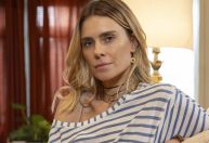 Carol Dieckmann usa bordão em "Vale Tudo" e web reage: "Que que é, hein?"