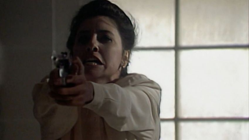 Leila (Cassia Kis) foi a assassina de Odete Roitman na versão original de "Vale Tudo" • Reprodução/Globoplay