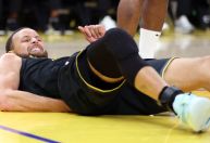 Curry revela que deve ser desfalque em decisão dos playoffs da NBA