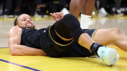 Stephen Curry se lesionou em vitória dos Warriors contra os Raptors