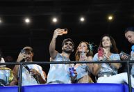 Letícia Spiller é vista na Sapucaí com suposto 'affair’ português