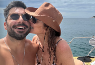 Letícia Spiller curte viagem para Búzios com o novo namorado; confira
