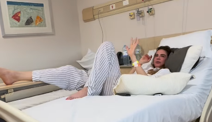 Internada, Luciana Gimenez dá declaração do hospital: "Doendo bastante"