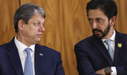 Tarcísio e Nunes faltam a homenagem do TCE-SP a Moraes