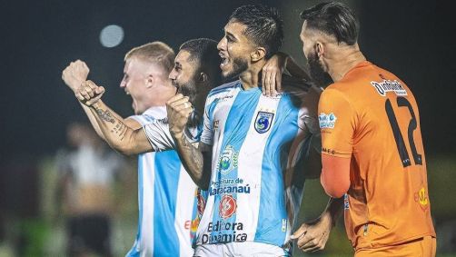 Jogadores do Maracanã-CE comemoram classificação para a terceira fase da Copa do Brasil