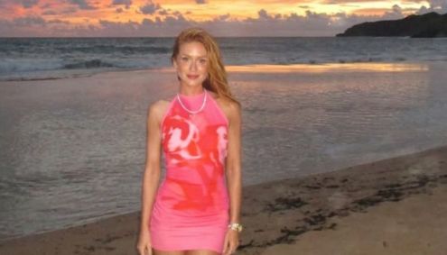 Marina Ruy Barbosa posa em cenário paradisíaco