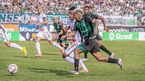 Lance de Maringá x Operário pelo jogo de ida da final do Paranaense