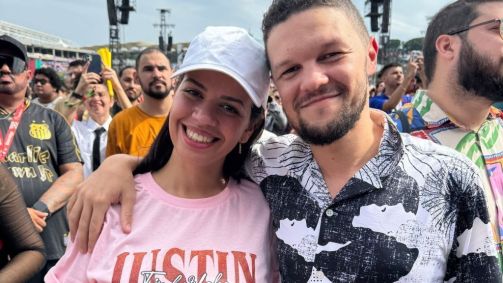Fãs de Justin Timberlake, Mayra e Felipe contaram no Lollapalooza a relação do casal com a música