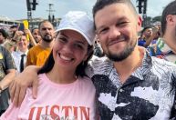 Show do amor? Justin Timberlake une casal apaixonado e fã de olho em crush