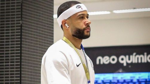 Memphis Depay chega à Neo Química Arena para a final do Paulistão