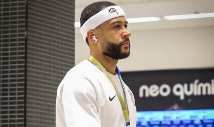 Após mal-estar, Corinthians atualiza quadro médico de Memphis Depay