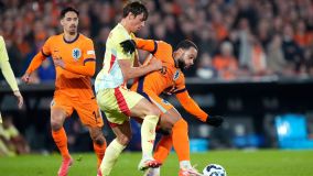 Memphis Depay em ação em Holanda 2 x 2 Espanha