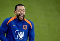 Técnico da Holanda confirma Memphis Depay titular contra a Espanha