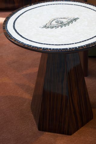 Mesa da coleção Arcanum, da Artefacto • Barbara Gandolfi