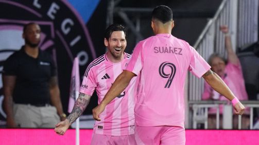 Messi comemora com Suárez na vitória do Inter Miami contra o Philadelphia Union