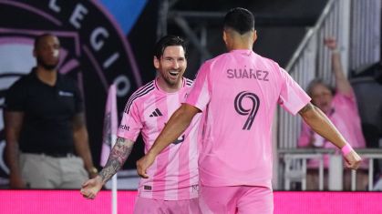 Messi comemora com Suárez na vitória do Inter Miami contra o Philadelphia Union