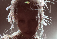 Miley Cyrus anuncia lançamento de novo álbum para maio; saiba mais
