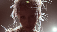 Inspirado em Pink Floyd, Miley Cyrus lança álbum "Something Beautiful"