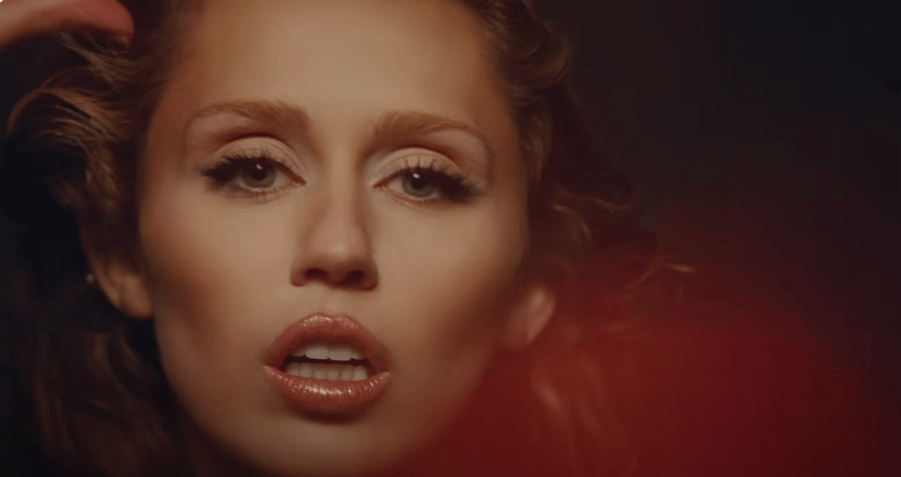 Miley Cyrus lança single 