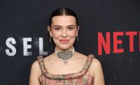 Ator de "Stranger Things" é padrinho da filha de Millie Bobby Brown