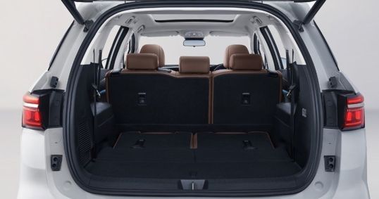 BYD M6 é uma minivan 100% elétrica