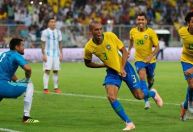 Último Brasil x Argentina sem Messi teve gol de ex-São Paulo e troféu
