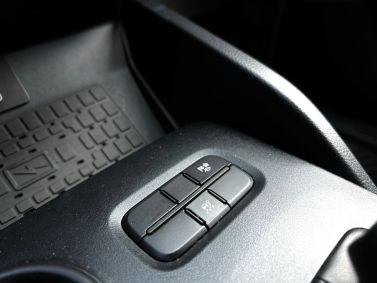 Botões do controle de tração e modos de condução
