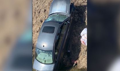 Mulher sobrevive após ficar seis dias presa em carro nos EUA