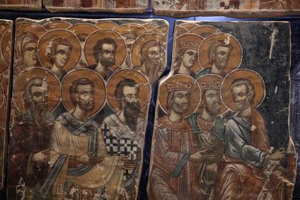 Pintura mural do Juízo Final, removida do Mosteiro de Antiphonitis, no norte de Chipre, e cortada em pedaços por contrabandistas de antiguidades, é exibida no Museu Bizantino em Nicósia, Chipre
