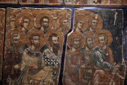 Pintura mural do Juízo Final, removida do Mosteiro de Antiphonitis, no norte de Chipre, e cortada em pedaços por contrabandistas de antiguidades, é exibida no Museu Bizantino em Nicósia, Chipre