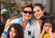 Nanda Costa posa com esposa e filhas; veja
