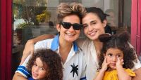 Nanda Costa posa com esposa e filhas; veja