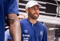 Santos decide manter Neymar em transição física por conta de lesão na coxa