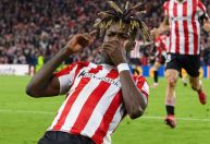 Athletic Bilbao aproveita expulsão e elimina Roma na Europa League