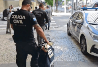 Taxista que movimentou milhões para milícia é alvo de operação no Rio