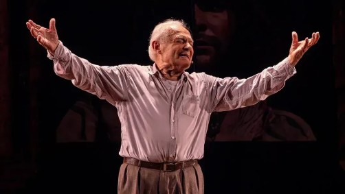 Othon Bastos tranquiliza fãs após passar mal