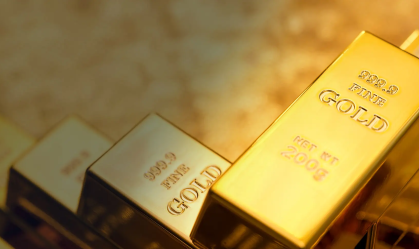 Ouro fecha em queda com retomada do ganho do dólar e apetite por risco