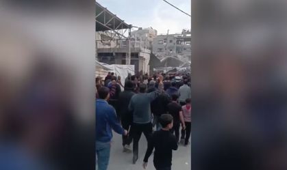 Centenas de palestinos protestam contra o Hamas em Gaza