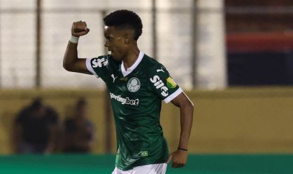 Com show de Estêvão, Palmeiras atropela São Bernardo e avança no Paulistão