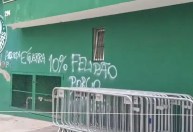 Sede do Palmeiras é pichada após derrota para o Corinthians: "É guerra"
