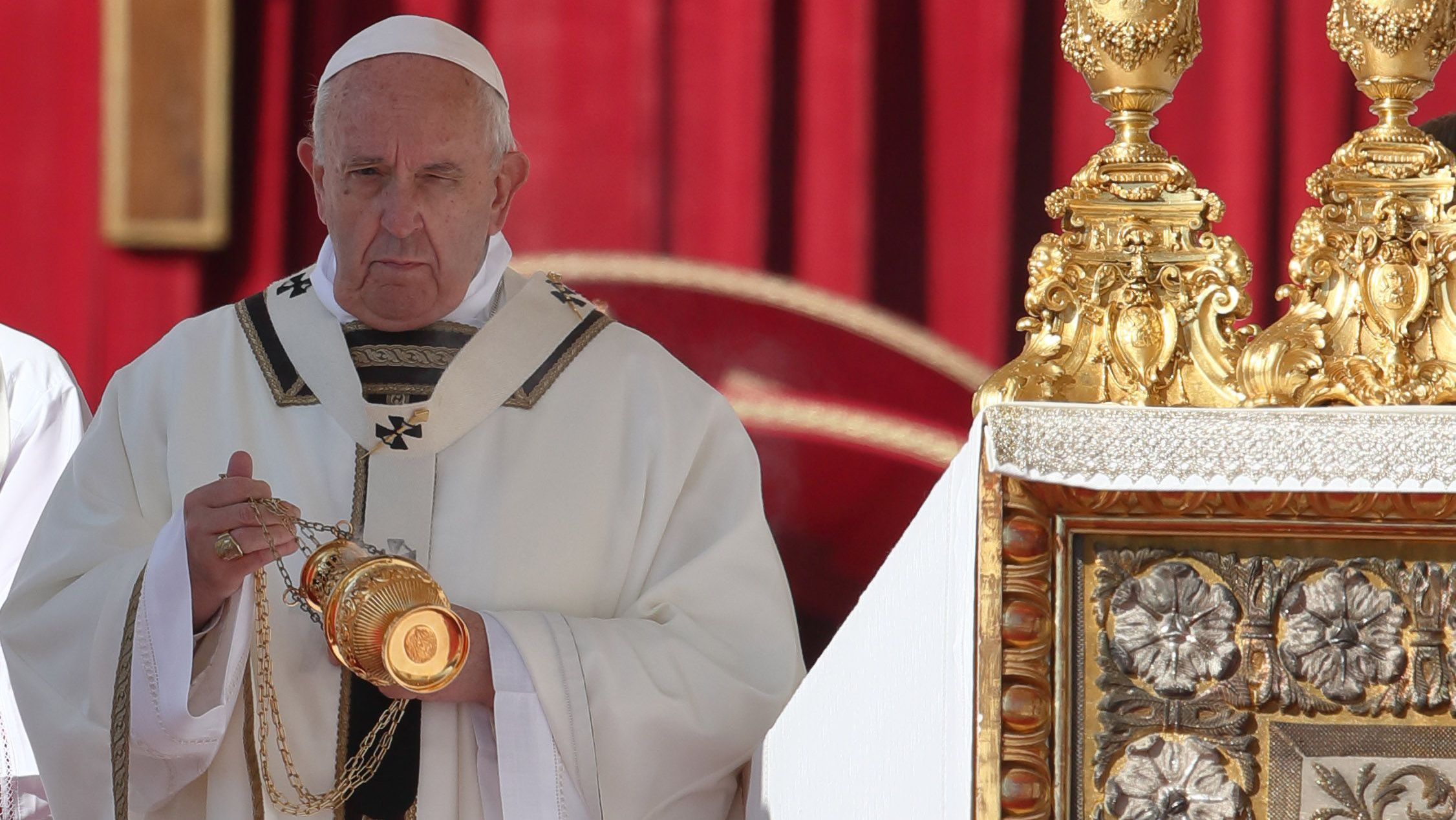 Papa Francisco durante cerimônia de canonização na Praça de São Pedro.