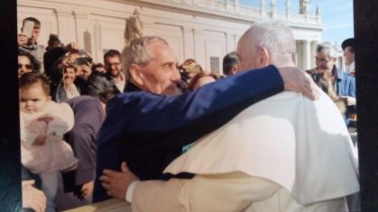 Papa com Oscar Crespo no Vaticano.