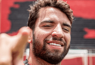 Vitória anuncia a contratação de meia ex-Grêmio