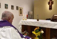 Papa não precisa mais de ventilação mecânica, diz Vaticano