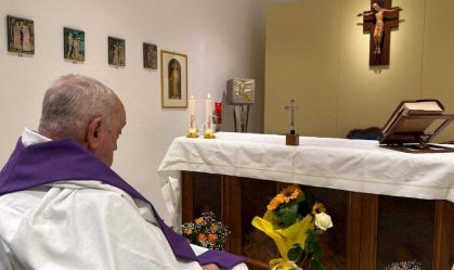 Papa não precisa mais de ventilação mecânica, diz Vaticano