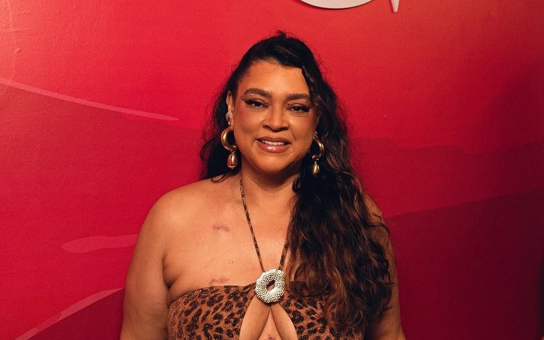 Preta Gil exibe cicatriz no abdômen no Carnaval de Salvador | CNN Brasil